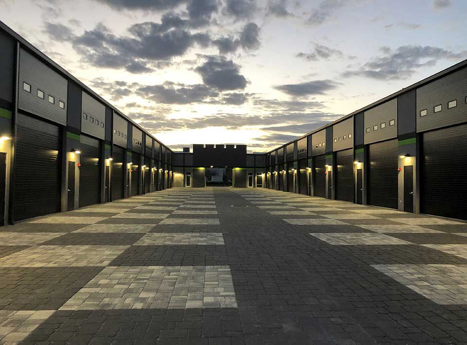 Commercial overhead garage door
