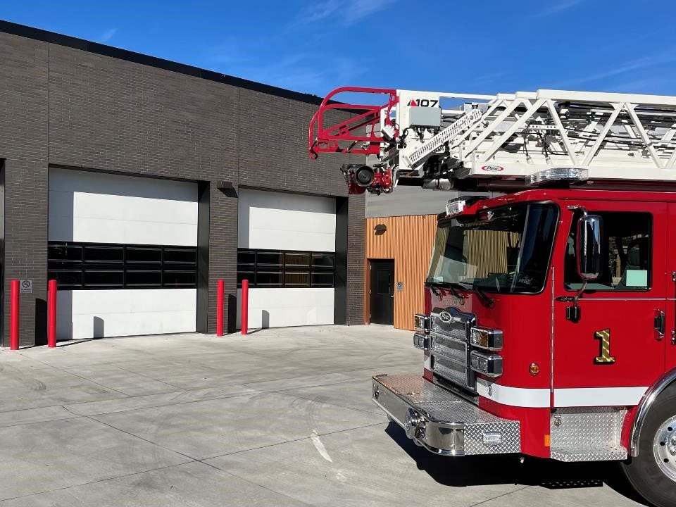 Wind load rated commercial overhead door
